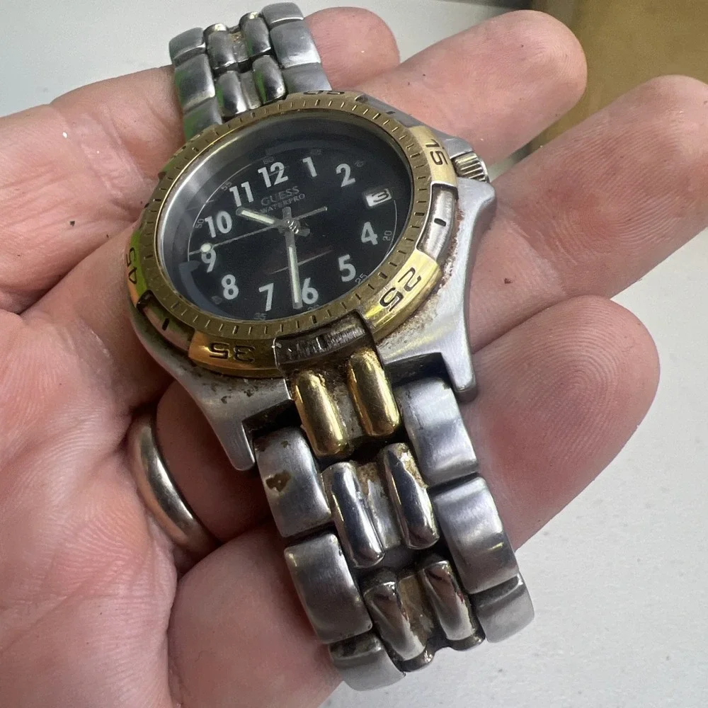 Guess Waterpro Mens Two Tone 100M Quartz Watch Date Bezel needs battery.